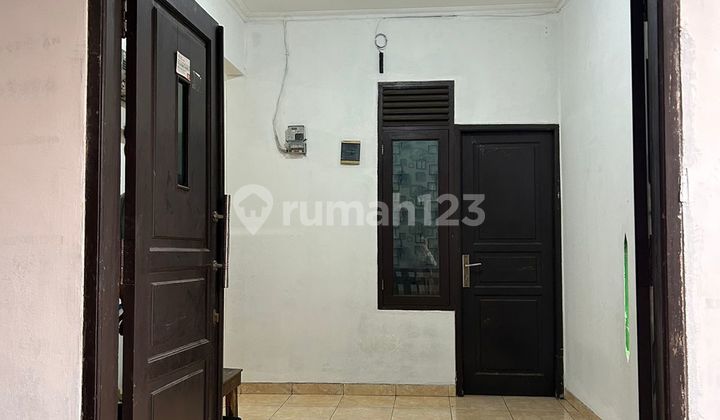 For Sale 8-Room Boarding House in Kebayoran Lama, South Jakarta