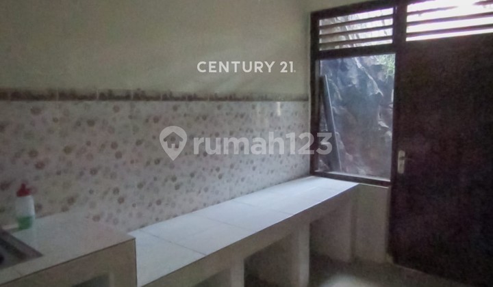 Comfortable House Ready to Occupy, Minimum 3-Year Lease in Pucang Anom Surabaya 2