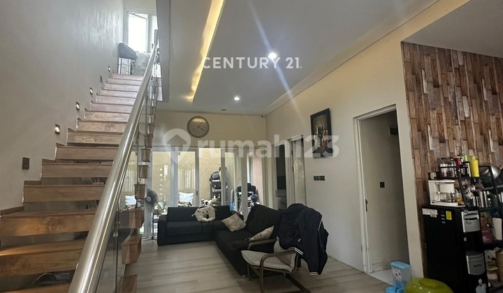 Comfortable and Strategic 2-Story House in Buah Batu Regency, Bandung 2