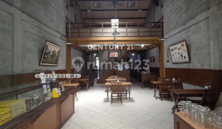 Ready-to-Use Commercial House with Strategic Location in Sukasari, Bandung 1