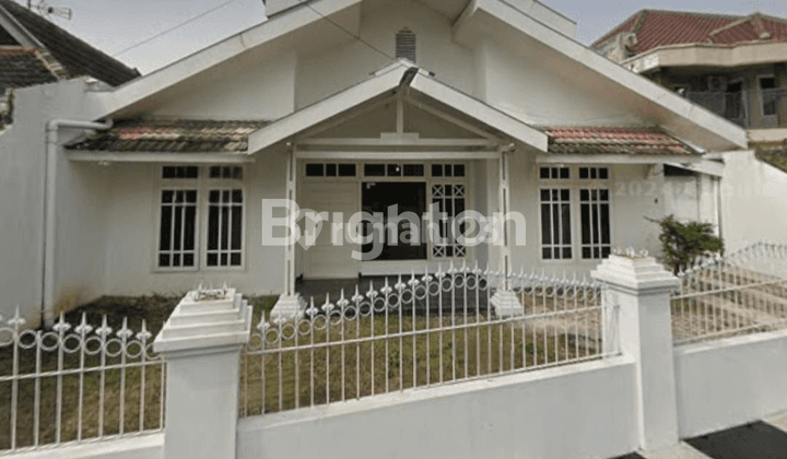 Rumah luas dekat sekolah Hwa Ind di Jl. Borobudur Malang 1