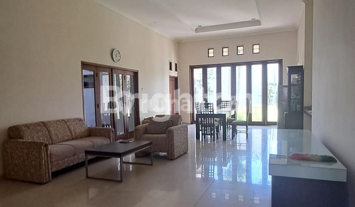 Rumah full furnished di lokasi eksklusif Istana Dieng Malang 2