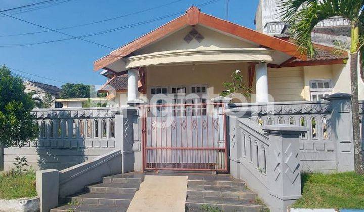 Rumah cantik di PBI Araya. Siap huni, cocok untuk usaha kuliner 1