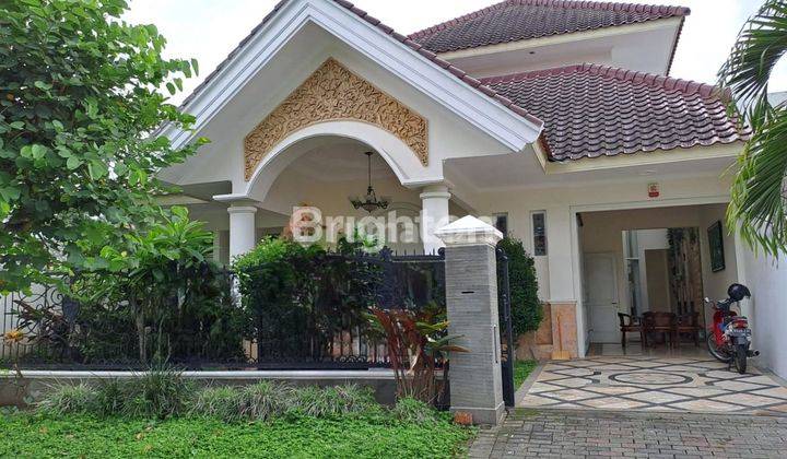 Turun harga.......Rumah mewah dua lantai beserta perabot lengkap di Araya Malang 1