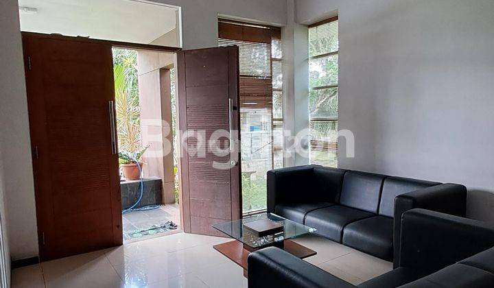 Rumah mewah 2,5 lantai di Nieuw Indie Araya Malang 2