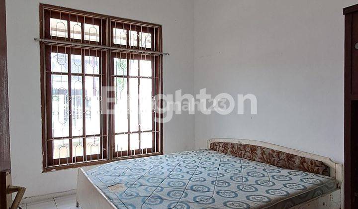 Rumah luas dekat sekolah Hwa Ind di Jl. Borobudur Malang 2