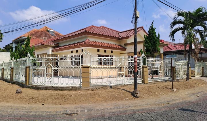 For Rent: House in Araya Malang, Spacious and Ample Parking.