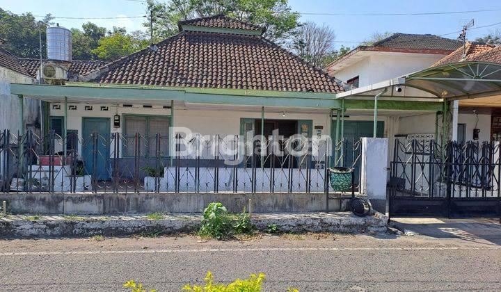 Rumah muraaahh.....lokasi tengah kota ... Di daerah kepulauan kota Malang. Bergaya kuno, tetapi masih kuat dan terawat 1