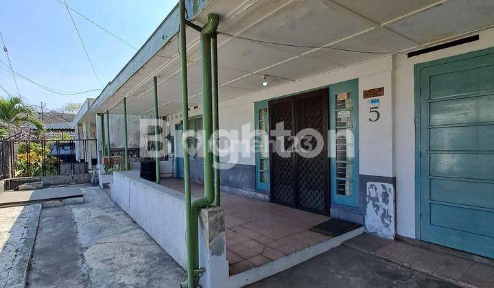 Rumah muraaahh.....lokasi tengah kota ... Di daerah kepulauan kota Malang. Bergaya kuno, tetapi masih kuat dan terawat 2