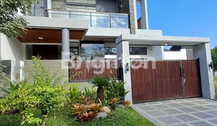 Rumah baru renovasi, 2 lantai di Araya Malang