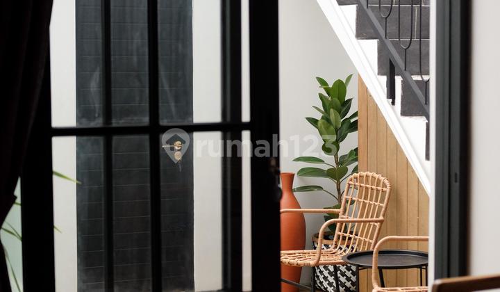 Rumah 2 Lantai | Bangunan Baru | Berkonsep Villa / Homestay | Hommy | Dekat Kampus Ugm Dan Sekolah | Di Jalan Kaliurang Km 7 | Full Furnish Tinggal Bawa Koper Aja | Harga Murah Masih Nego 2