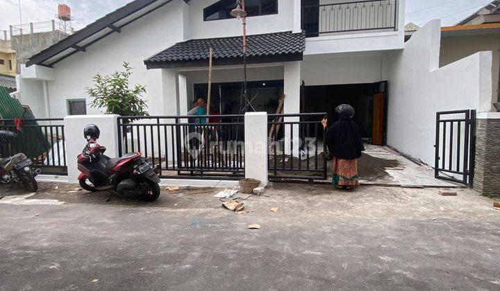 Rumah Cantik 2 Lantai, Bangunan Baru Siap Huni,Dekat Kampus UII 1