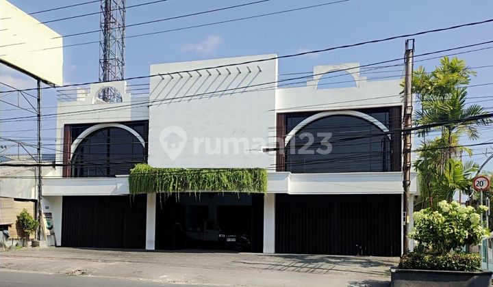 Strategic Business Space in a Busy Area, Next to the Main Road, Ample Parking