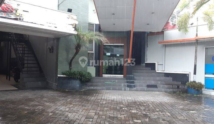 Bangunan Kantor Area Strategis Pinggir Jalan Utama, Parkir Luas, Murah 1