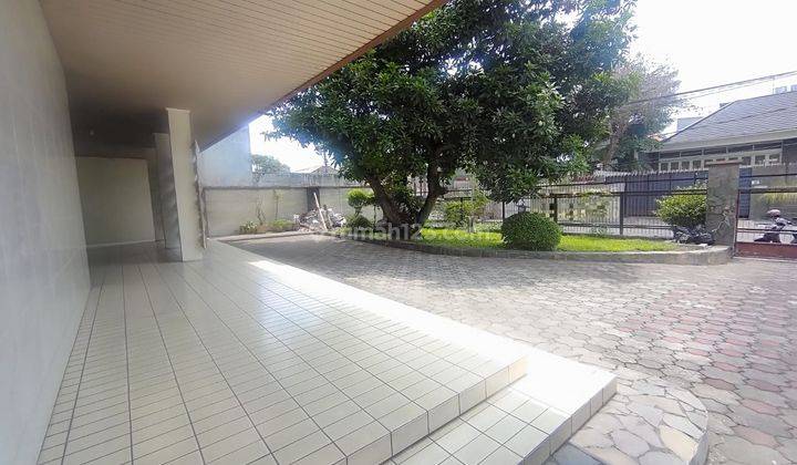 Rumah 1 Lantai Cocok Kantor, Lokasi Strategis Di Tengah Kota, Parkir Sangat Luas 2