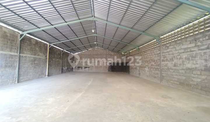 Affordable Warehouse, Ready to Use, Spacious Parking, Wide Road Access, Prime Location in Mlati Sleman
