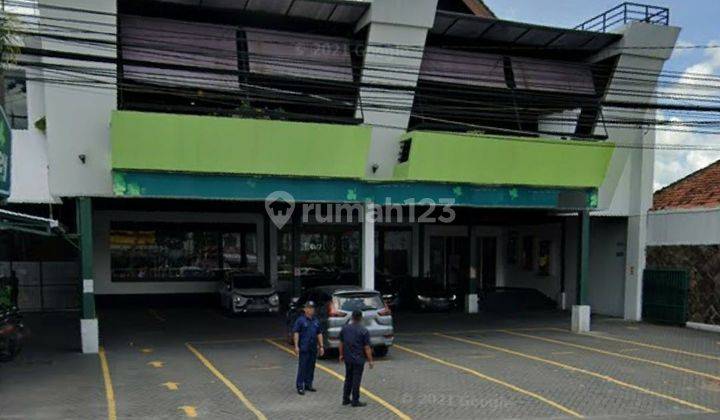 Ruko 3 Lantai Lokasi Premium, Dekat Kampus UGM, Cocok Untuk Segala Jenis Usaha, Parkir Luas 2