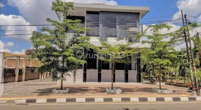 Gedung Kantor 2 Lantai Lokasi Tengah Kota Jogja, Strategis, Bangunan Masih Baru Lengkap Dengan Lift. 1