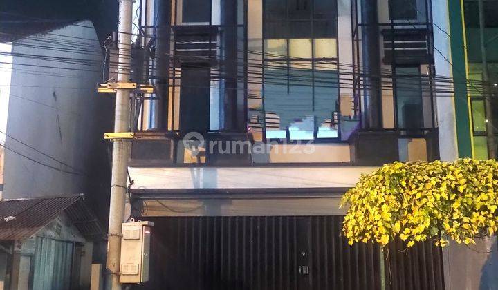 Gedung Kantor 3,5 Lantai Besar dan Luas, Lokasi Strategis Pusat Kota Yogyakarta, Cocok Untuk Kantor 1