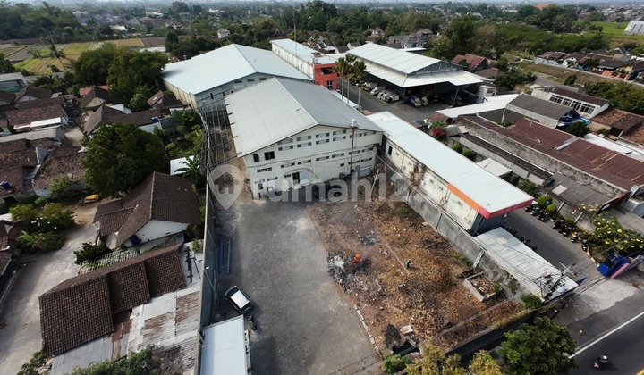 Large Capacity Warehouse | Affordable Price | Ready to Use | Spacious Parking in Gamping Sleman
