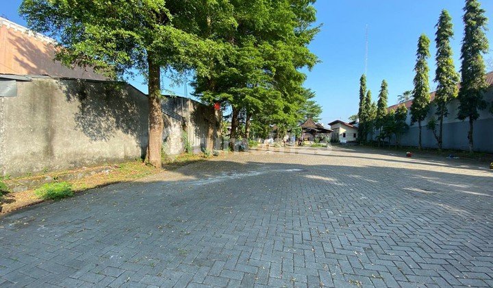 Spacious Land, Prime Strategic Location Near Campus, Bustling Student Area in Ngaglik Sleman, Suitable for Culinary, Billiards, Gym, etc.