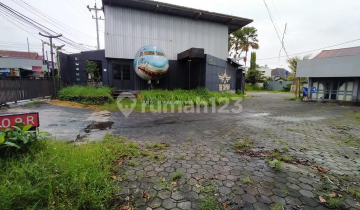 Bonus Land with Commercial Building Space | Strategic Location in a Busy Area | Suitable for Sports Fields, Culinary, Gym, Co-working Space, etc., Price Still Negotiable