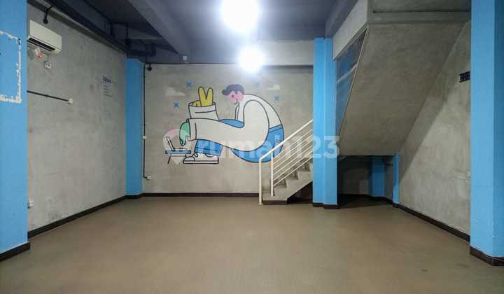 3.5-Story Ruko in Good Condition | Strategic Location near UGM | Busy Shopping Area | Ready to Use | Close to Yogyakarta Monument | Affordable Price | Gondokusuman