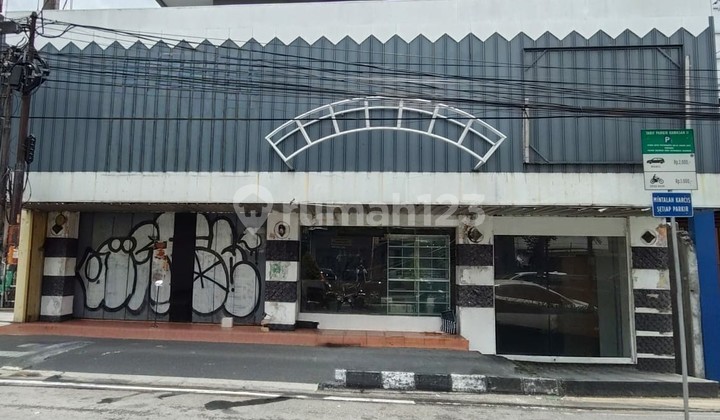 Ruko 3 Lantai | Lokasi Strategis | Akses Jalan Utama | Tengah Kota Yogyakarta
