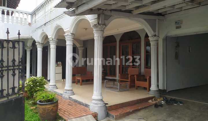 Large House, Spacious Land, Good Location in Kebayoran Lama Area, Jakarta