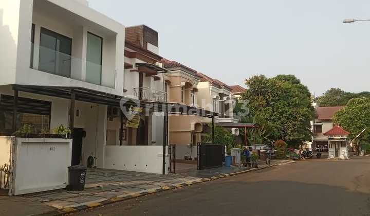 Dijual rumah di kompleks mediterania pos pengumben kebon jeruk jakarta barat. 