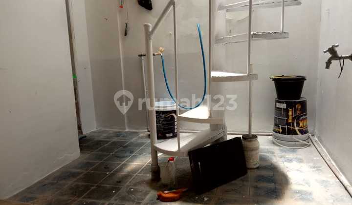 rumah siap huni di dalam komplek yang elit jual murah dan jual cepat bintaro jaya tangerang selatan 2