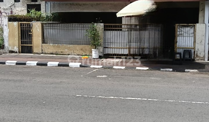 Dijual Rumah Bonus Toko di Jalan Raya Utama Jl.kisamaun Pasar Lama Tangerang 2