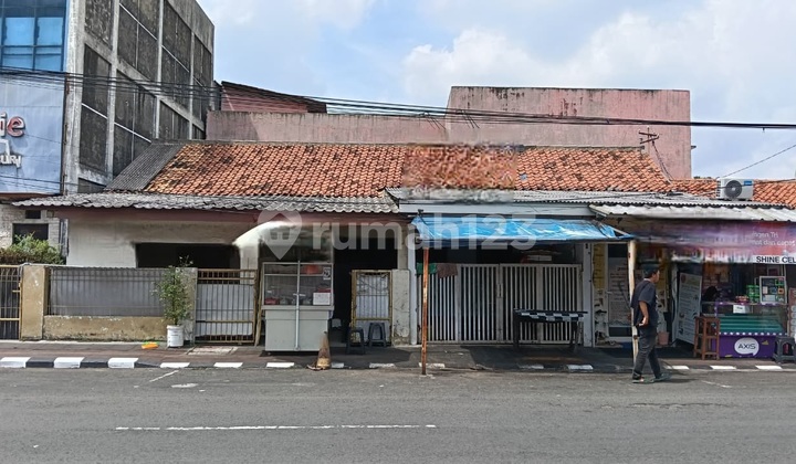 Dijual Rumah Bonus Toko di Jalan Raya Utama Jl.kisamaun Pasar Lama Tangerang