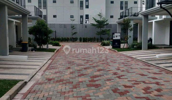 Disewakan Rumah Baru Siap Huni Maison De Wisteria Attic Jgc Cakung Jakarta 2