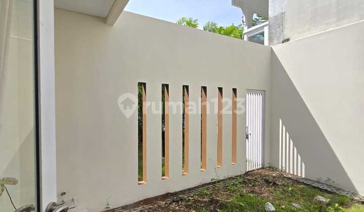 Jual Rumah Hoek Samping Club House Vernonia Summarecon Bekasi 2