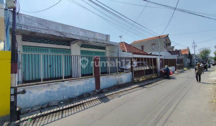 Jual Gudang Pusat Kota Petemon Iii, Hanya 2 Km Dari Tol Tandes, Cocok Untuk Sewa Parkir Mobil 1