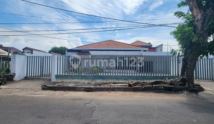 300 m dari Raya Darmo, Rumah Dijual di Sam Ratulangi, SBY Pusat, Komersial Area