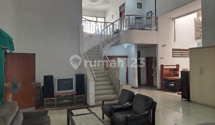 House for sale on Petemon IIIA, Central SBY, Suitable for building a boarding house. 2