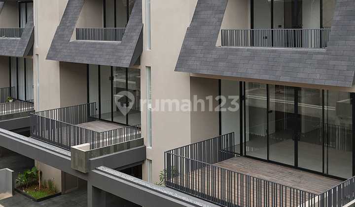 Brand New Modern House 3 Lantai Lebak Bulus Jakarta Selatan