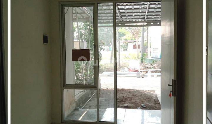 ruang tamu rumah mutiara gading city lt