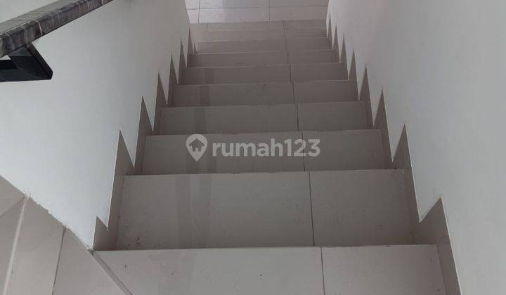 Disewakan Rumah 2 Lantai, 6x10m Hoek Dekat CBD PIK 2 2