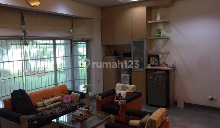 Dijual Rumah Mewah Hoek di Taman Kedoya Permai, SHM 2