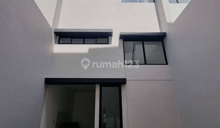 Disewakan rumah 3 lantai 5x17 m2 di Cluster Piano Pantai indah kapuk  1