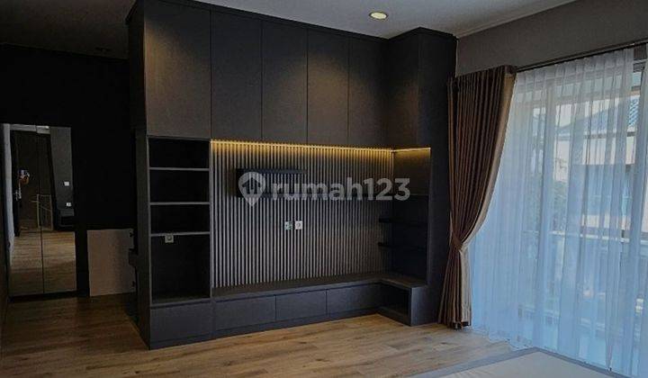 Rumah 2 Lantai Bagus Furnished SHM di Cluster Concerto Pik 1