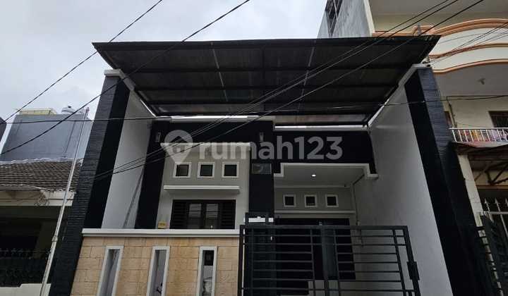 Dijual Rumah 2 Lantai di Muara Karang SHM