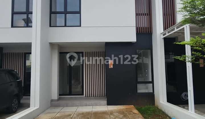 Ready-to-Occupy Southeast-Facing Residence in Suta Kasa, West Jakarta Ready-to-Occupy Southeast-Facing Residence in Suta Kasa, West Jakarta