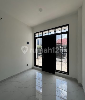 Rumah Desain Klasik Minimalis Kencana Loka BSD City - Bangunan Bagus 2