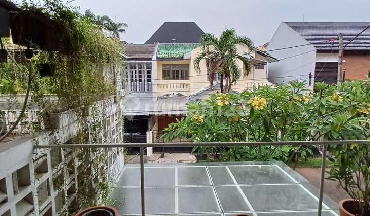 Nice House with SHM Semi Furnished in Bintaro, South Tangerang 2