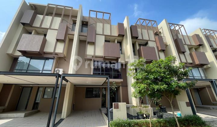 Rumah Modern 3.5 Lantai di Tabebuya BSD City