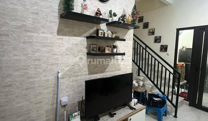 ruang keluarga dijual cepat rumah 2 lt